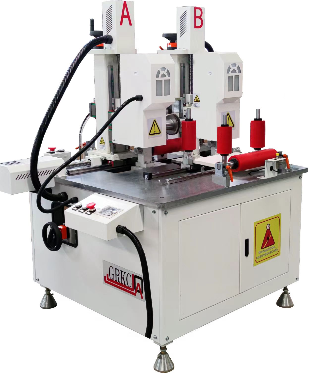 在隔熱斷橋鋁型材的生產(chǎn)過程中，設(shè)備的選擇直接影響生產(chǎn)效率和產(chǎn)品質(zhì)量